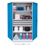 Armoire d'atelier suréquipée pour mieux s'adapter à vos besoins