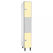 Vestiaire multicases en phénolique avec 3 cases par colonne